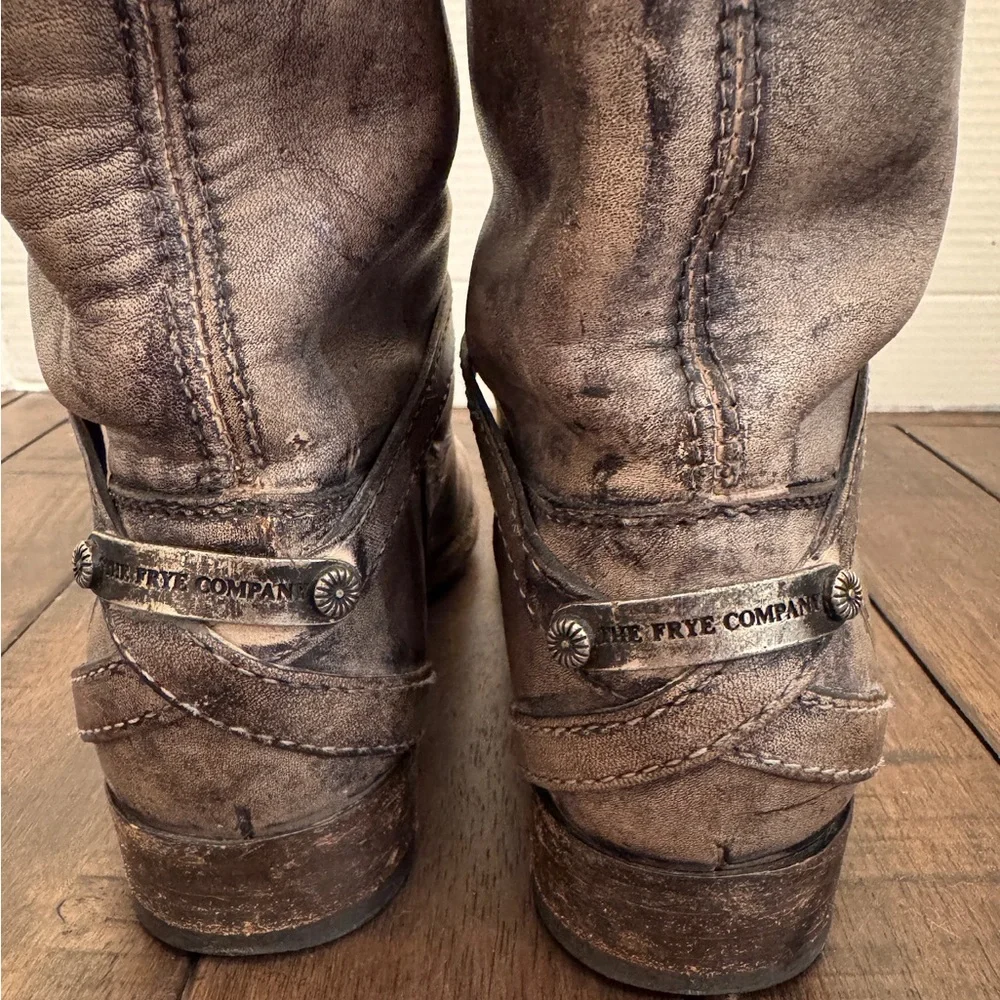 FRYE LINDSAY PLATE 76975 LADIES DISTRESSED LEATHER RIDING BOOTS SIZE 7B FESTIVAL